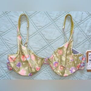 Billabong bikini top (Updated sizes)